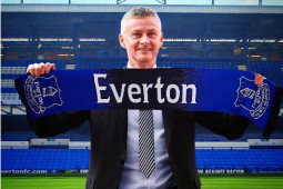 Ngỡ ngàng Solskjaer được mời tái xuất Ngoại hạng Anh, dễ đấu MU tháng 4/2022