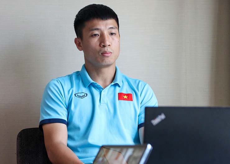 Trung vệ Bùi Tiến Dũng