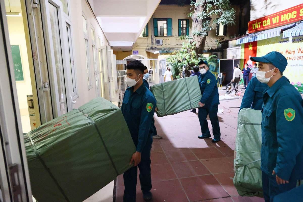 Trạm Y tế lưu động có nhiệm vụ thu dung, khám, điều trị cho người bệnh Covid-19 không triệu chứng và mức độ nhẹ tại quận; phát hiện sớm, xử trí cấp cứu, kịp thời chuyển viện khi người bệnh tiến triển nặng