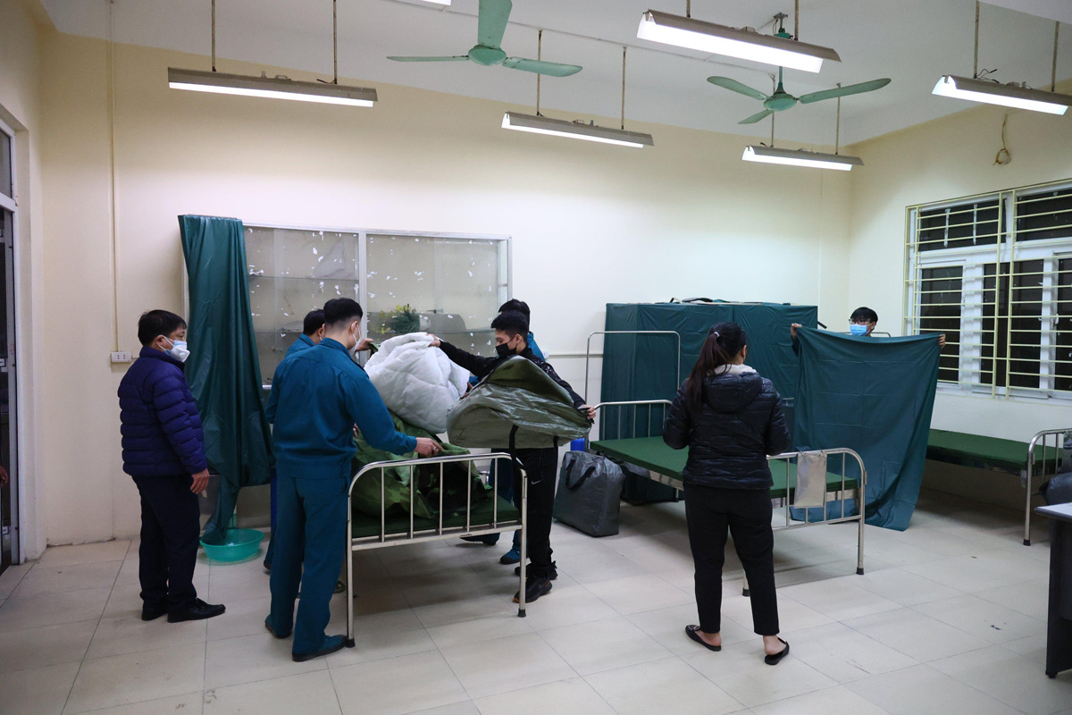 Việc thiết lập các trạm y tế lưu động là rất cần thiết để giảm tải cho các bệnh viện