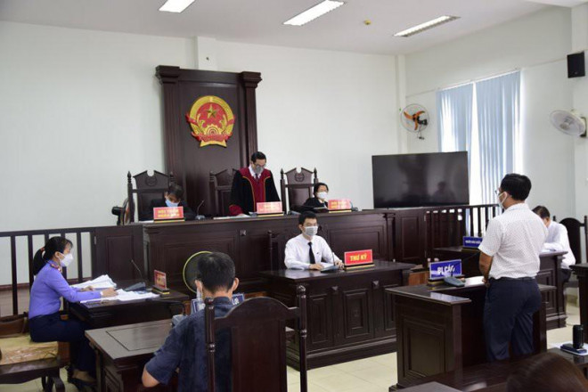 Ông Lê Thuần Phong, Phó Chánh án TAND quận 7 là chủ tọa phiên tòa. Ảnh: THÀNH ĐẠT