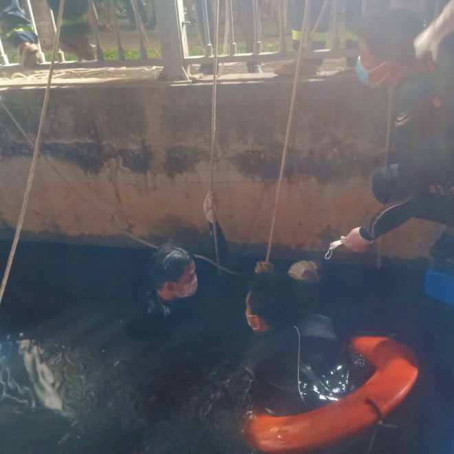 Lực lượng cứu nạn lặn tìm kiếm người mất tích