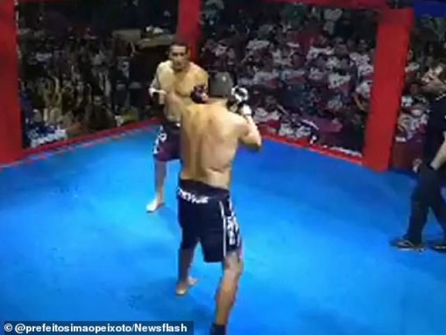 Thể thao - 2 chính trị gia đấu MMA gây sốc, thị trưởng bị đá "sấp mặt" vẫn thắng