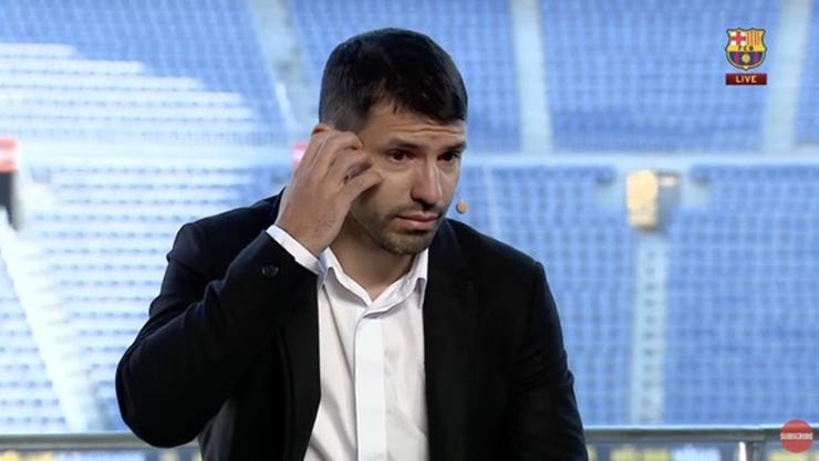 Aguero họp báo chia tay sự nghiệp cầu thủ