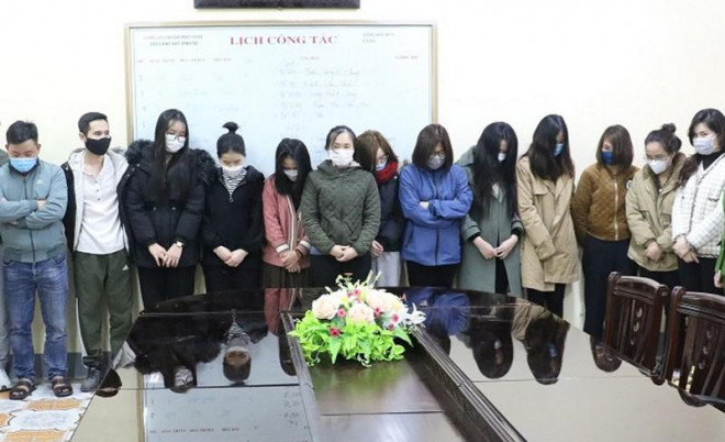 Nhân viên, cấp dưới của Dũng bị bắt giữ. Ảnh: CA