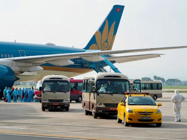 Tin tức trong ngày - Hành khách vào Việt Nam chỉ phải cách ly 3 ngày