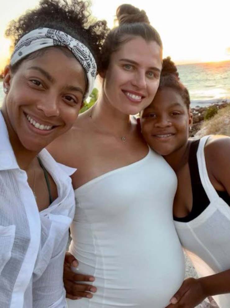 Parker cùng Petrakova và con gái