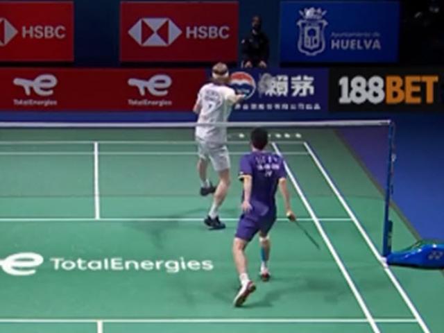 Thể thao - "Lườm rau gắp thịt" chấn động cầu lông thế giới, quay mặt đi vẫn có điểm