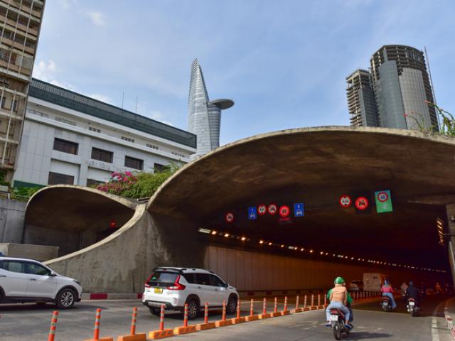 Tin tức trong ngày - Cấm xe lưu thông qua hầm vượt sông Sài Gòn để kiểm định công trình