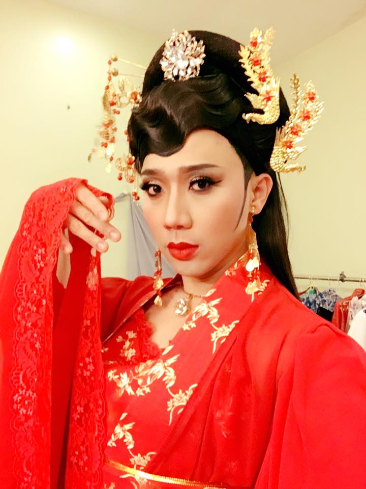 Trấn Thành rất chỉn chu mỗi lần giả gái