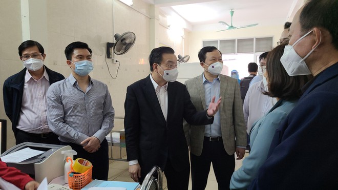 Chủ tịch Hà Nội kiểm tra khu thu dung điều trị F0 thể nhẹ và trạm y tế lưu động ở điểm nóng Đống Đa - 3