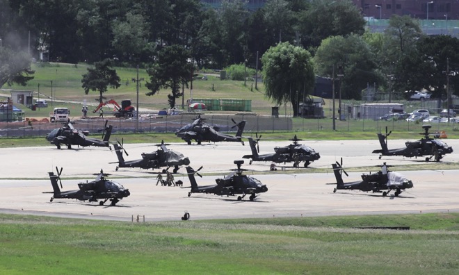 Trực thăng tấn công Apache AH-64A tại căn cứ quân sự Mỹ ở Hàn Quốc.