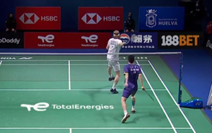 Antonsen và pha "mặt quay, tay ghi điểm" thần thánh