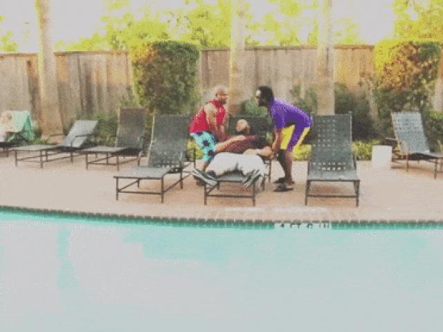 Cười 24H - Đừng bao giờ ngủ mà không "phòng thủ" đám bạn vẫn còn thức