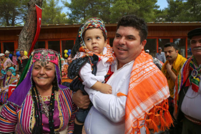 Người Yörük bản địa trong trang phục truyền thống. Ảnh: Gerçek İzmir.