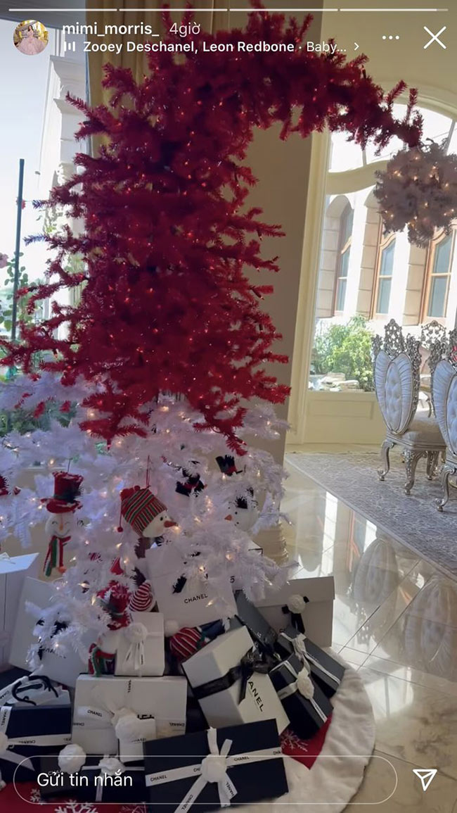 Mới đây, trên trang Instagram cá nhân, nữ tỷ phú gốc Việt Mimi Morris đã chia sẻ những hình ảnh trang trí cây thông để chào đón Giáng sinh 2021 bên trong toà "lâu đài" 35 triệu USD (hơn 800 tỷ VND)
