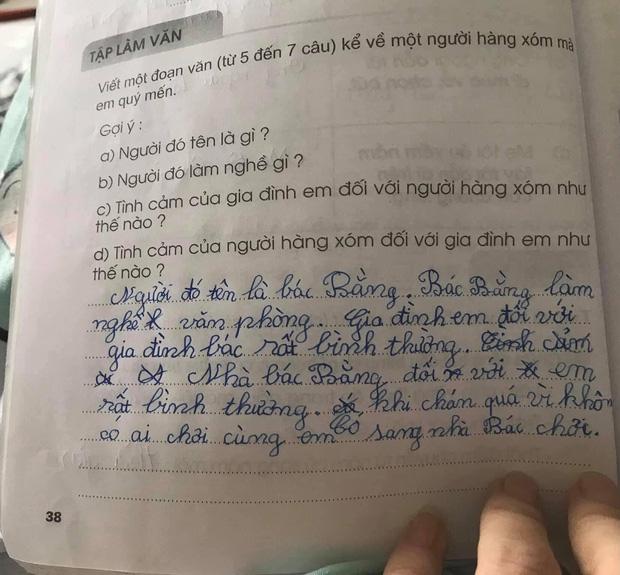 Học sinh tiểu học viết văn miêu tả người hàng xóm khiến bố mẹ chỉ muốn độn thổ - 1