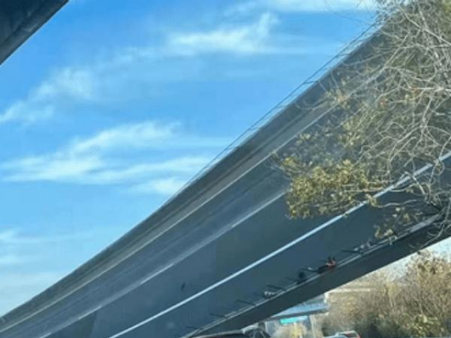 Thế giới - Trung Quốc: Cầu vượt sập nghiêng kỳ dị, 7 người thương vong