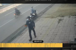 CLIP: Giữa ban ngày, 2 người đàn ông ngang nhiên tạt sơn vào một cửa hàng