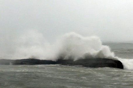 Quảng Ngãi: 103 ngư dân đang “kẹt” ở Hoàng Sa, sơ tán gần 2.700 người dân tránh bão số 9