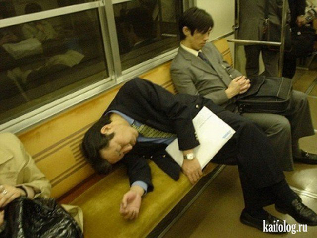 Cơn buồn ngủ bất chợt không thể cưỡng nổi.