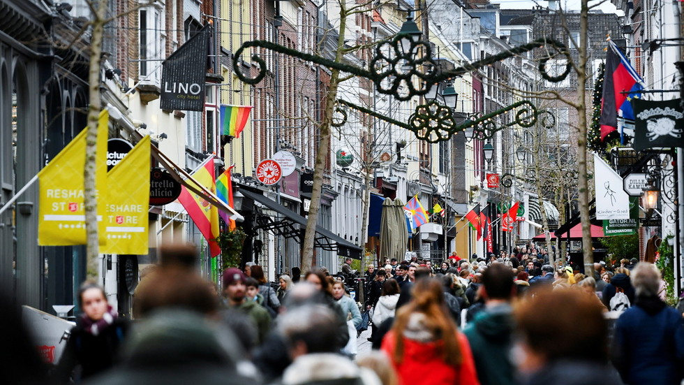 Chính phủ Hà Lan thông báo phong tỏa chặt khi người dân nước này chuẩn bị đón Giáng sinh và năm mới.