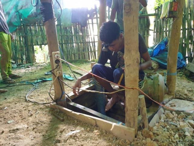 Thế giới - Đào trộm vàng bị “nguyền rủa” trên đảo núi lửa ở Indonesia: Nỗi đau di truyền