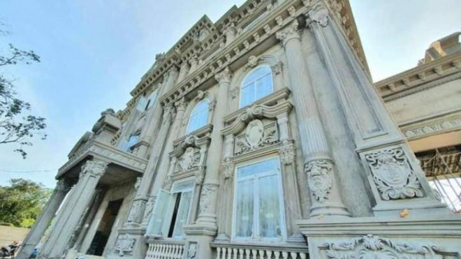 Choáng ngợp lâu đài "Cô dâu 8 tuổi" 150 tỷ ở vùng quê sông nước miền Tây - 4