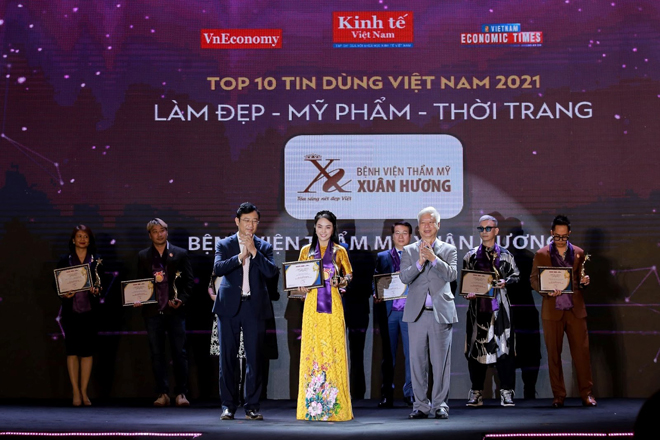 Bệnh viện Thẩm mỹ Xuân Hương nhận giải thưởng Top 10 sản phẩm - dịch vụ tin dùng Việt Nam 2021 - 1