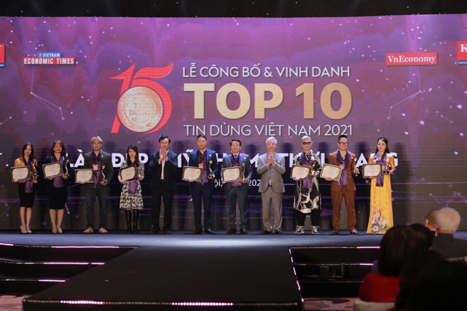 Bệnh viện Thẩm mỹ Xuân Hương nhận giải thưởng Top 10 sản phẩm - dịch vụ tin dùng Việt Nam 2021 - 2