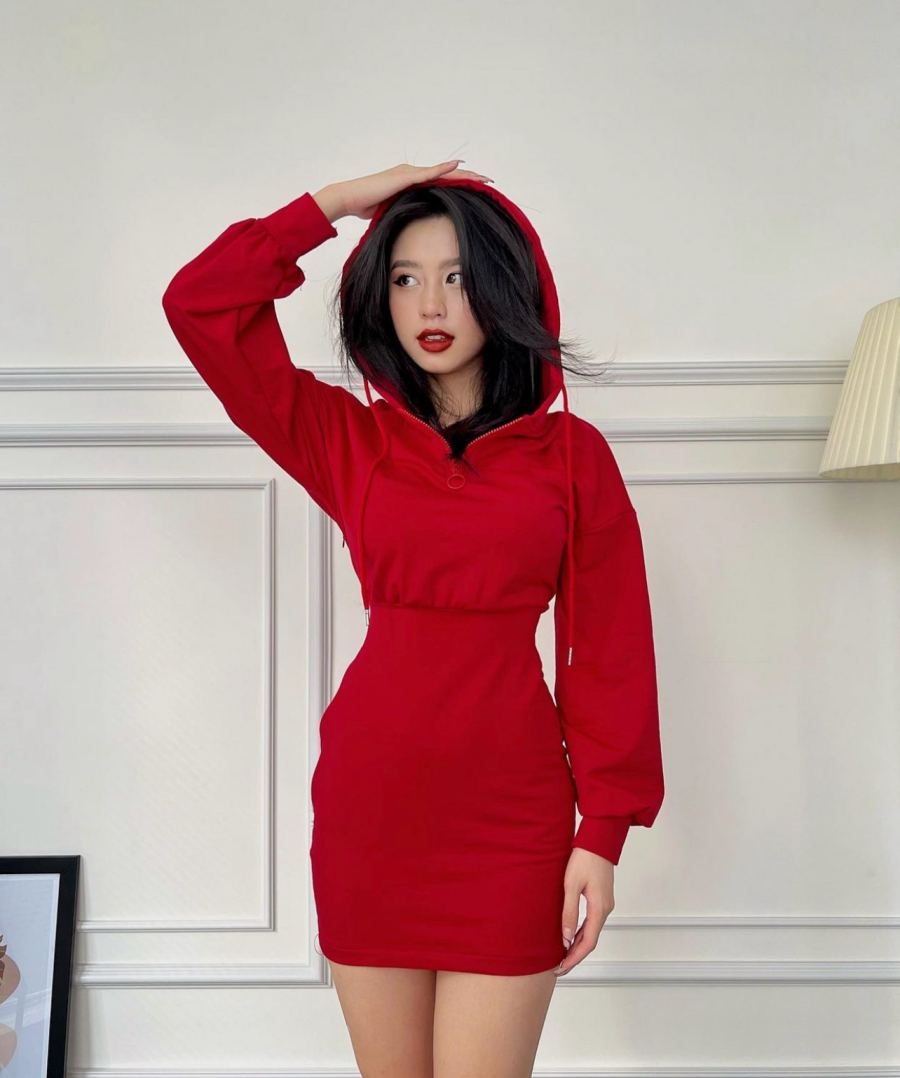 "Hot girl tạp hoá Thanh Hoá" chọn gam màu lễ hội, mặc váy ngắn nhưng tạo dáng thiếu tinh tế? - 1