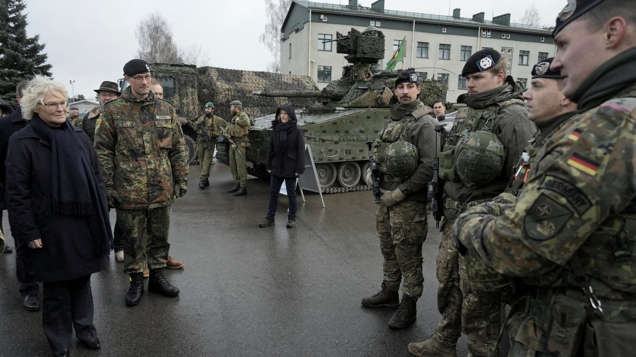 Bộ trưởng Quốc phòng Đức&nbsp;Christine Lambrecht tới thăm căn cứ quân sự&nbsp;Rukla ở Litva.