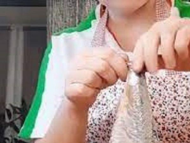 Bạn trẻ - Cuộc sống - Bà nội trợ chỉ cách lọc xương cá có 1-0-2 hút ngay 50 triệu lượt xem, dân mạng "khóc thét" khi làm theo