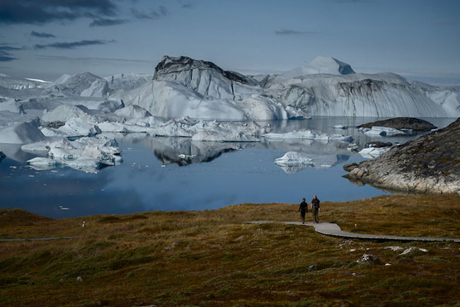1. Nằm ở bờ biển phía tây Greenland, cách Bắc cực 250km có một vùng vịnh hẹp được bao phủ bởi những tảng băng trôi và khối băng khổng lồ.

