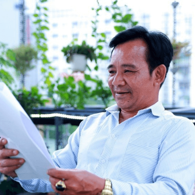 Trong một cuộc phỏng vấn khác, anh cũng tiết lộ rằng: &#34;Có thể cát-xê show của tôi chỉ bằng một phần mười hoặc một phần năm của anh Xuân Hinh. Anh ấy ít nhận show hơn còn tôi cứ đi diễn đều. Điều đó mong khán giả hãy mừng cho các nghệ sĩ chúng tôi. Còn vấn đề tiền thù lao, tôi không quan tâm nhiều hay ít. Điều quan trọng là bản thân được làm nghệ thuật, được cống hiến vì mình luôn yêu nghề và mang niềm vui đến cho tất cả khán giả&#34;.
