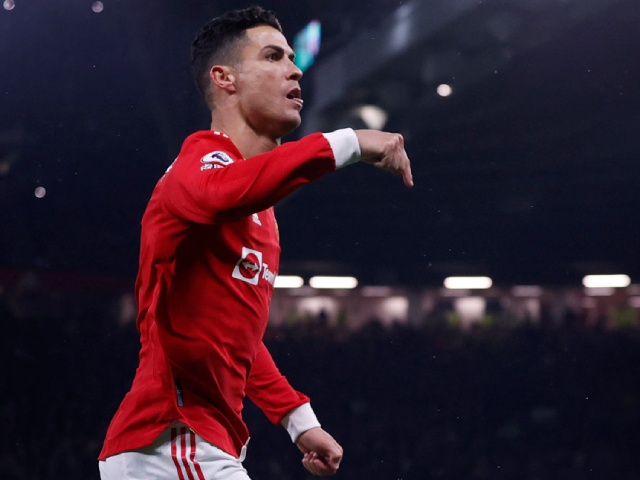 Bóng đá - Ronaldo văng khỏi 3 bảng xếp hạng cầu thủ hay nhất, "gánh" MU không ăn thua