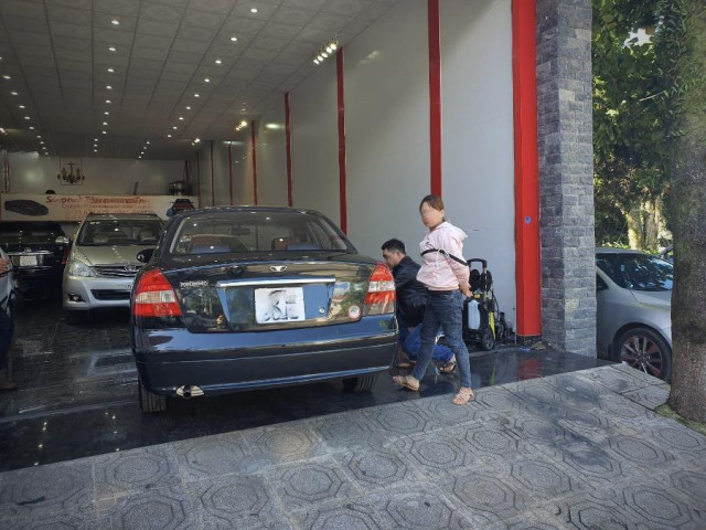 Ô tô - Giảm giá cực sốc: Ô tô cũ vẫn ế ẩm