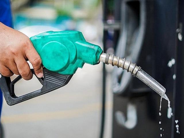 Thị trường - Tiêu dùng - Giá xăng dầu hôm nay 22/12: Lao dốc theo đà tăng nhanh chóng của biến thể Omicron