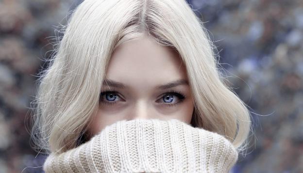 Bạn có thể duy trì vẻ ngoài xinh đẹp trong mùa đông khắc nghiệt nhờ make up.