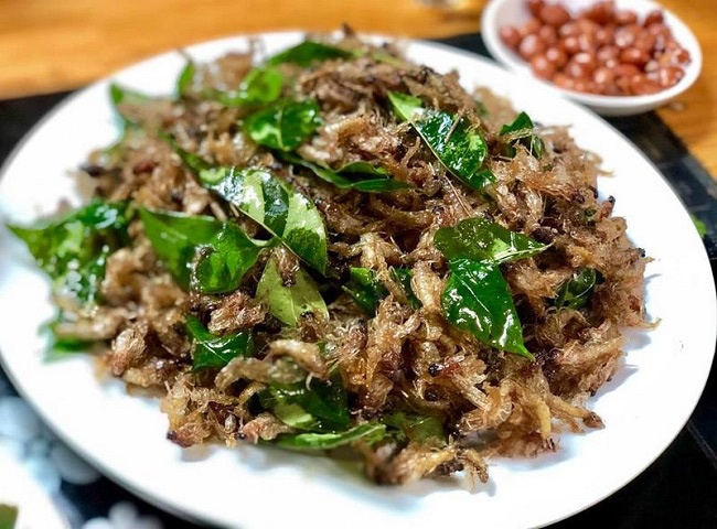 Vờ chiên lá mắc mật, nộm vờ, vờ xào ngổ, rau muống, lẩu vờ riêu cua... là những món quen thuộc từ loài này
