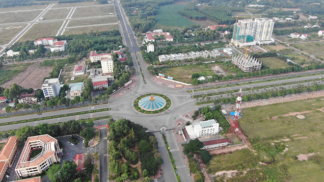 Trung tâm hành chính huyện cách Long Hội 3 phút đi đường