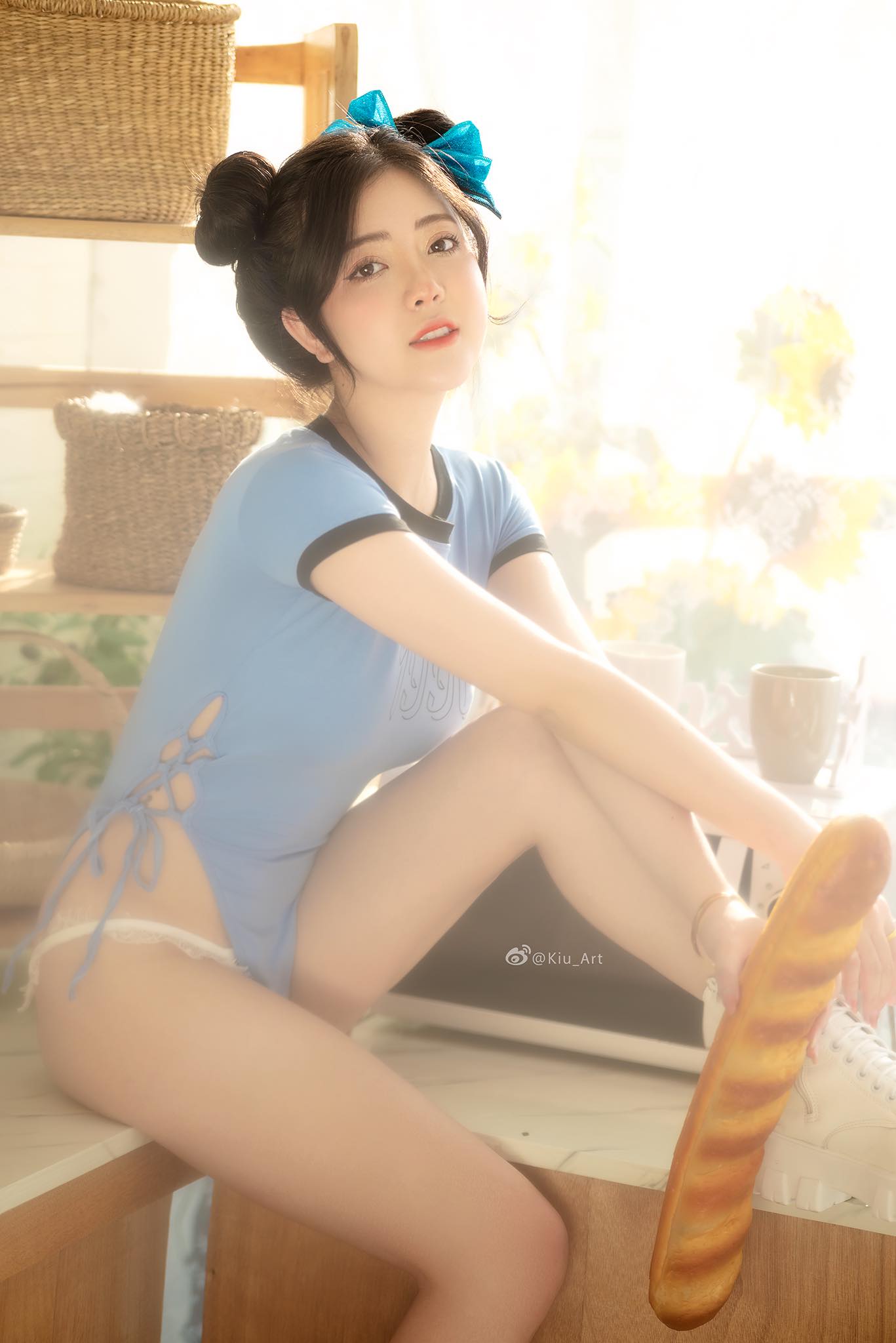 Người thoải mái chỉ xem đây là sự pha trộn đơn thuần giữa hai khái niệm đối lập là gợi cảm và trong sáng. Nhưng số khác lại kịch liệt phản đối sự đánh tráo khái niệm, cố tình ghép hai điều khó dung hòa thành một.