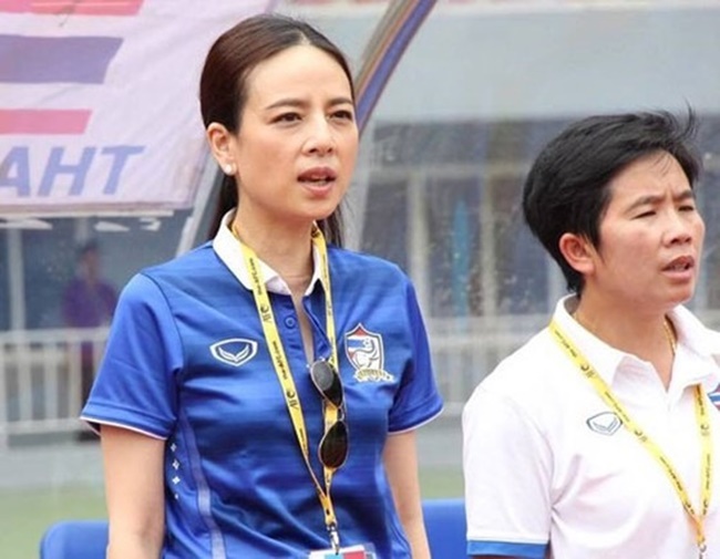 Nữ đại gia Thái Lan này mới đây gây choáng khi tuyên bố tặng khoản thưởng 20 triệu bath nếu cầu thủ Thái Lan giành chức vô địch AFF Cup. Bà là trưởng đoàn Thái Lan tại AFF Cup lần này.
