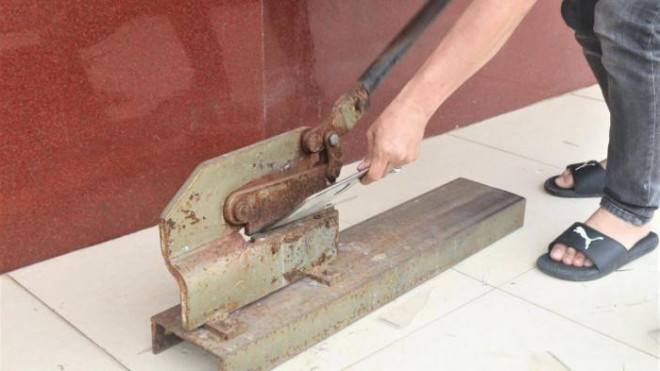 Biển số trắng sẽ bị tiêu hủy khi đã có biển số vàng