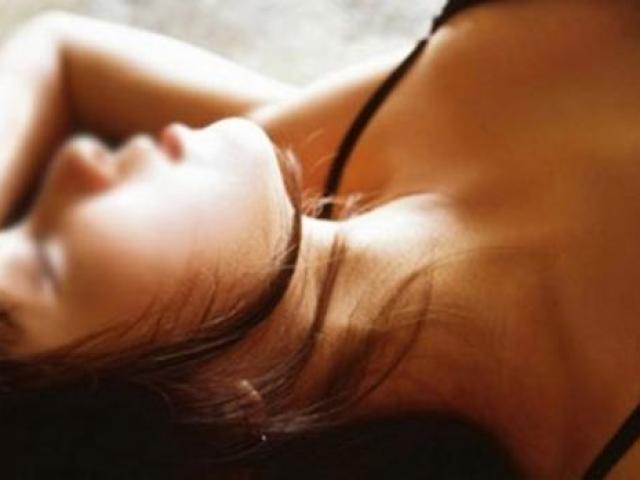 Bạn trẻ - Cuộc sống - Vô ý đổ cà phê vào người "khách sộp", gái trẻ không ngờ dính "bẫy tình" cay đắng