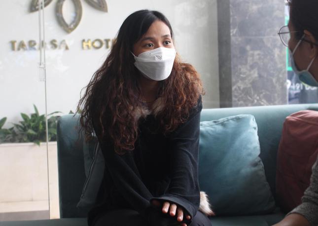 Huỳnh Châu Ngọc Hà kể lại hơn 17 tiếng vật lộn để sinh tồn trên biển, giữa những cơn sóng dữ Ảnh: Giang Thanh