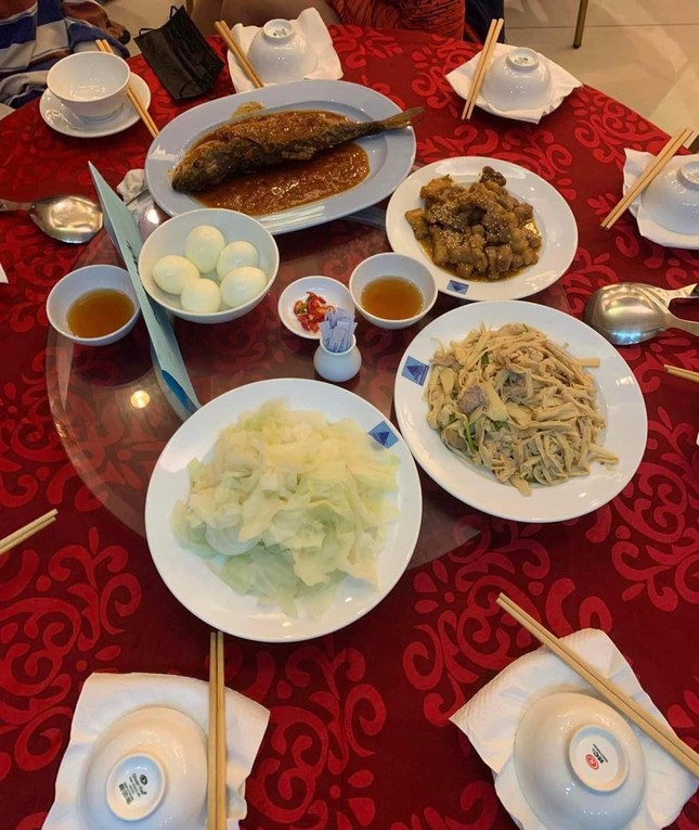 Thực hư &#39;bữa ăn đạm bạc&#39; của VĐV dự Giải bơi, lặn vô địch quốc gia tại Đà Nẵng? - 2