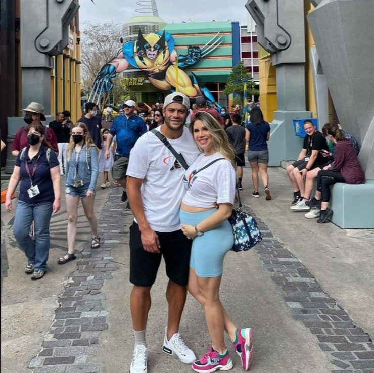 Hulk khoe cùng Camila Angelo (cháu vợ cũ của anh) sắp đón con gái đầu lòng của họ chào đời