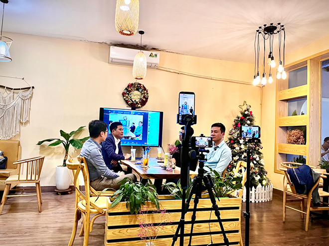 Trải nghiệm có một không hai khi giao dịch chứng khoán tại Ceiling Coffee - 4