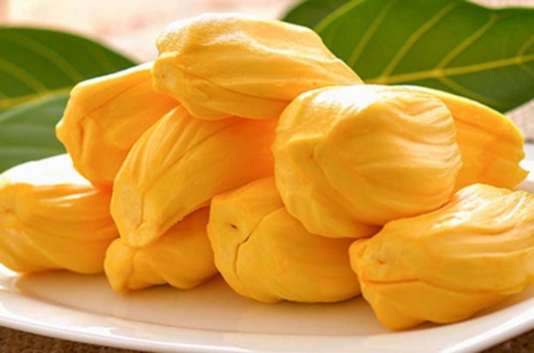 Là một loại trái cây nhiệt đới, mít được trồng nhiều tại các nhà vườn ở Việt Nam với giá rẻ như cho. Được biết, giá mít tại vườn rơi vào khoảng 13.000 đồng/kg.
